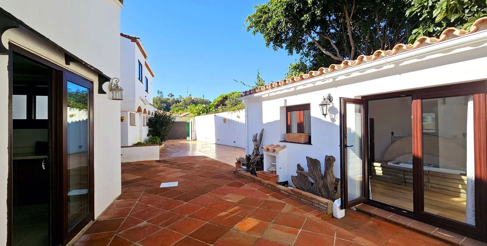 Продажа  отдельно стоящей виллы в Estepona 27