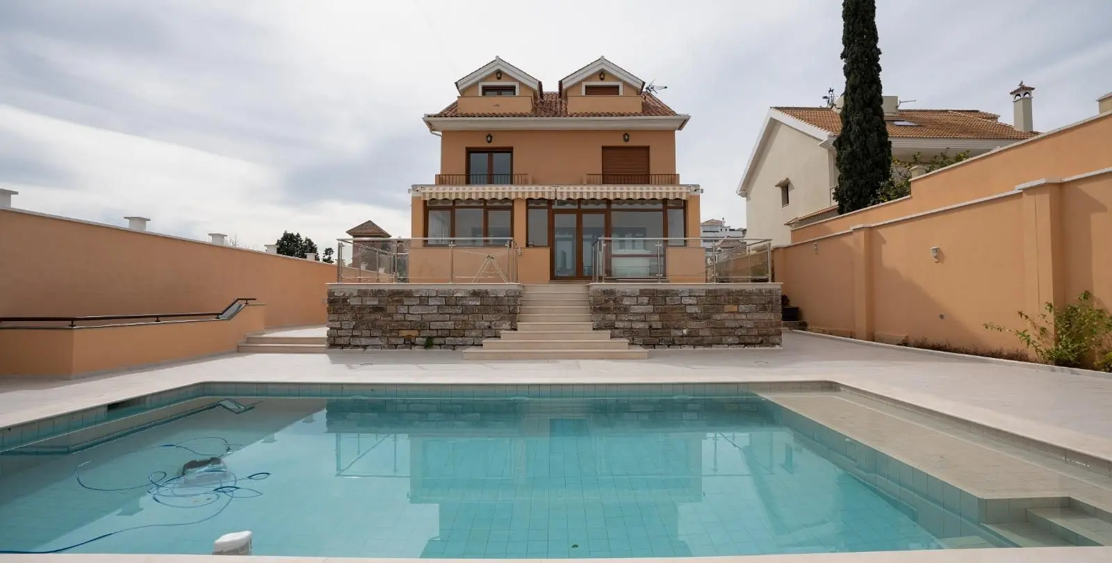 Продажа  отдельно стоящей виллы в Benalmadena Costa 1