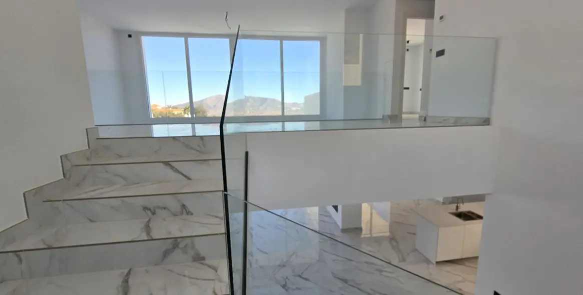 Продажа  отдельно стоящей виллы в La Mairena 14