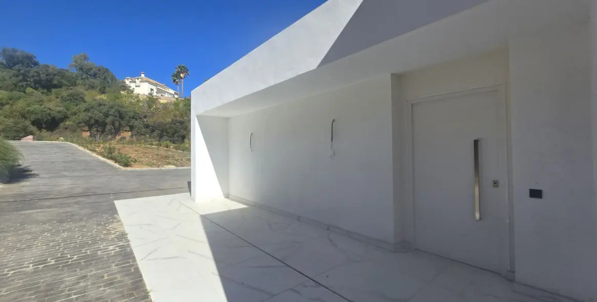 Продажа  отдельно стоящей виллы в La Mairena 17