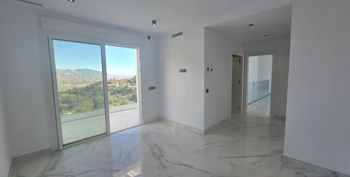 Продажа  отдельно стоящей виллы в La Mairena 19