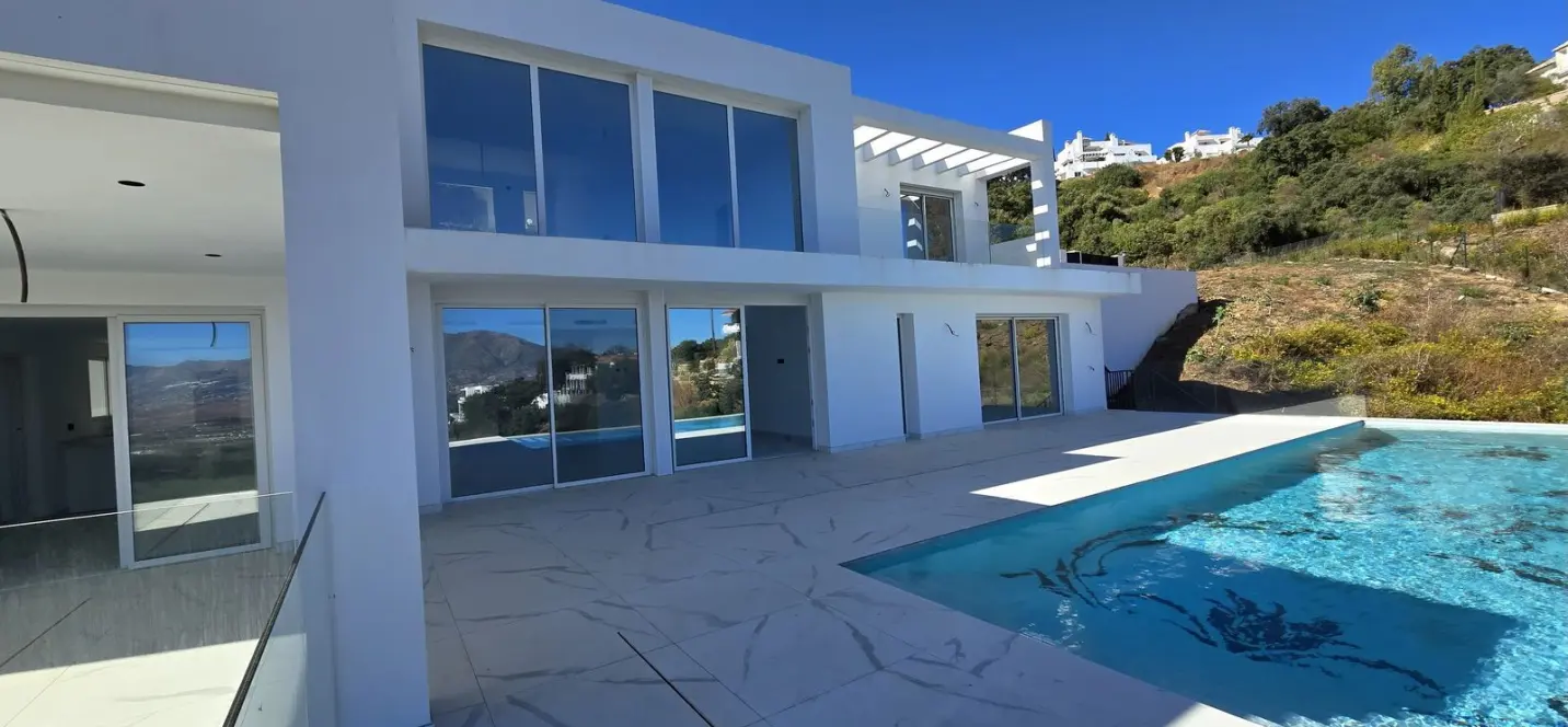 Sale of detached villa in La Mairena 0