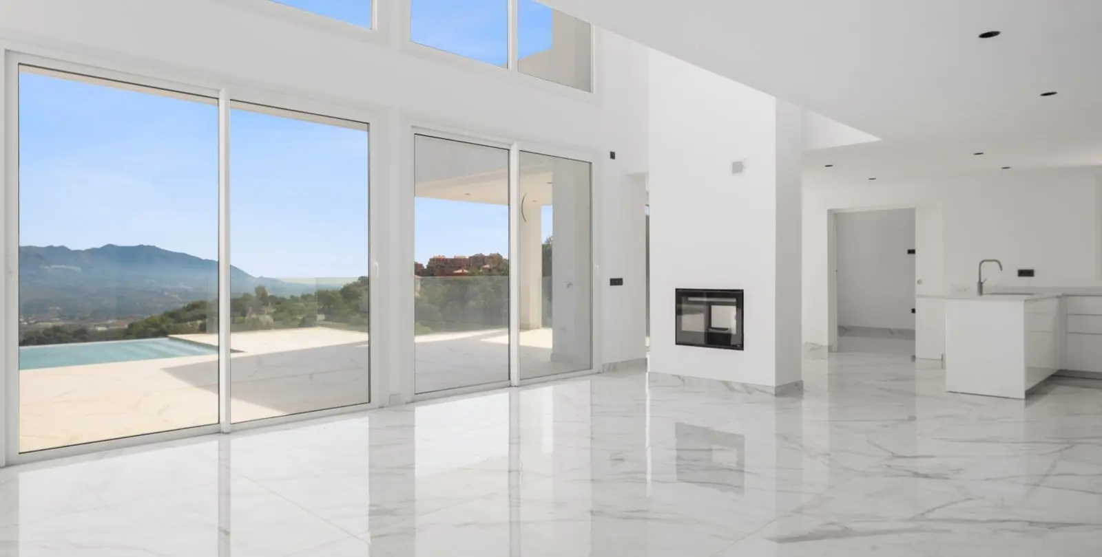 Sale of detached villa in La Mairena 2