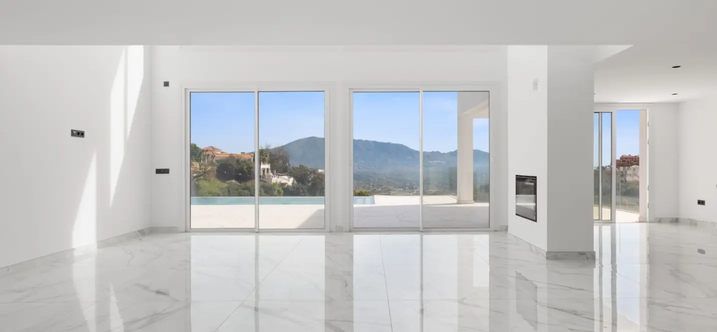 Sale of detached villa in La Mairena 2