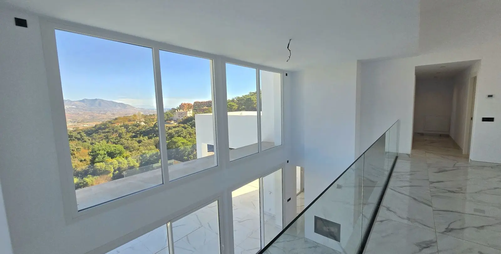 Sale of detached villa in La Mairena 5