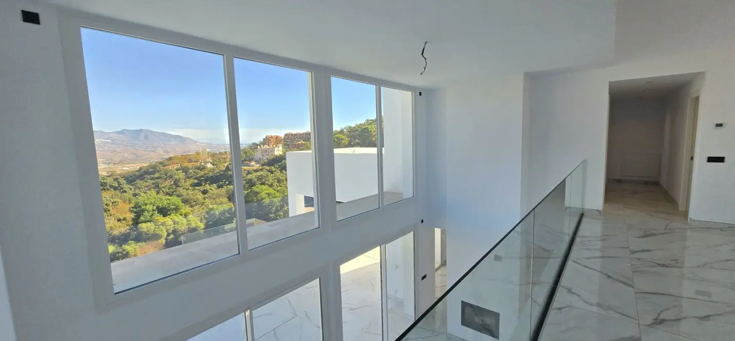 Sale of detached villa in La Mairena 4