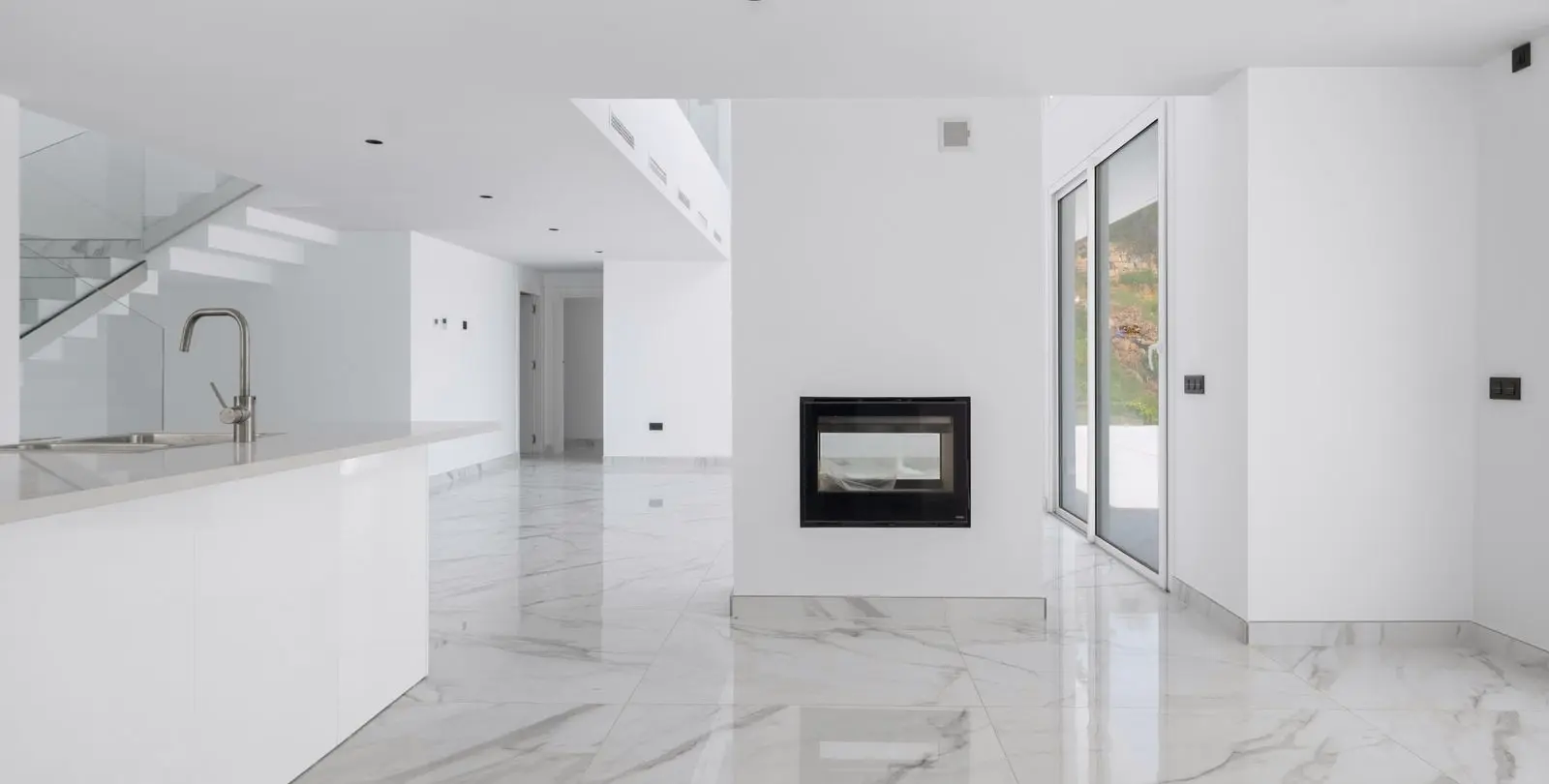 Sale of detached villa in La Mairena 6