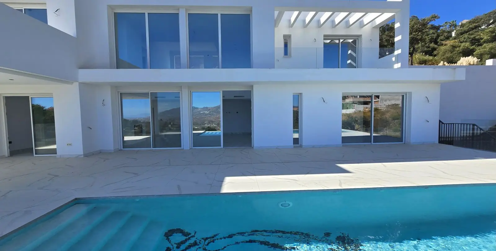 Sale of detached villa in La Mairena 7