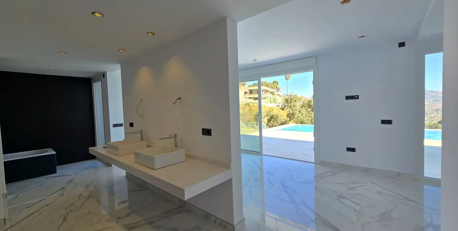Sale of detached villa in La Mairena 8