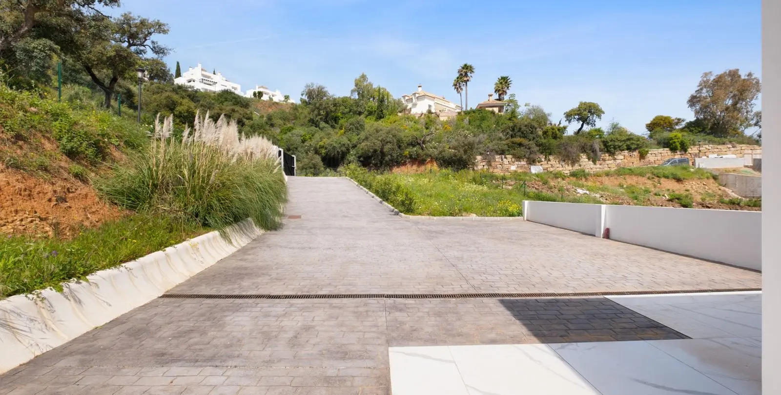 Sale of detached villa in La Mairena 13