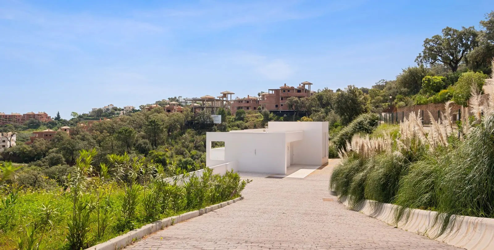 Sale of detached villa in La Mairena 14