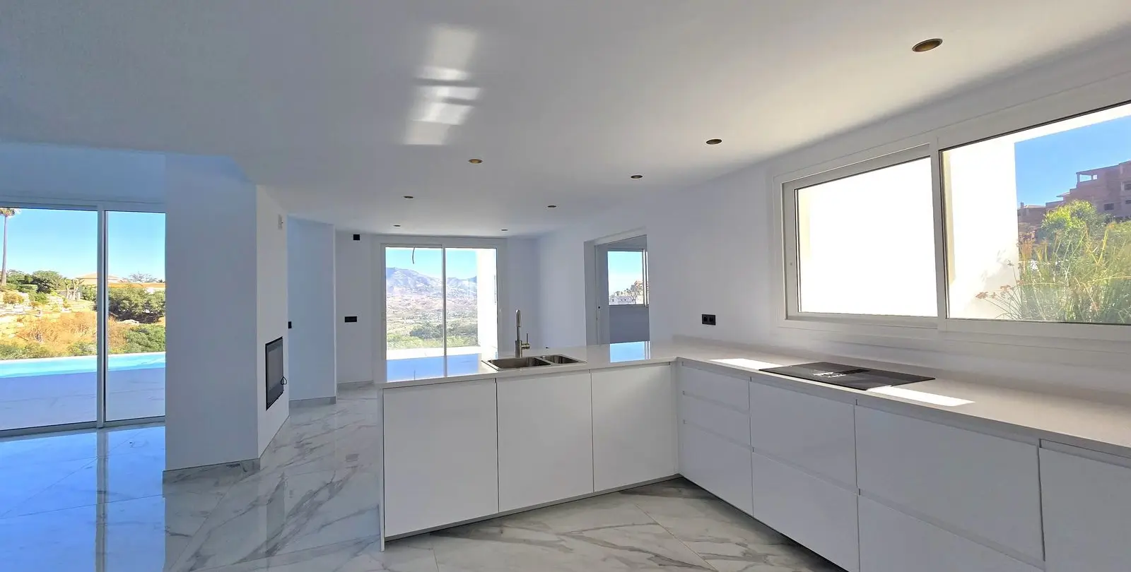 Sale of detached villa in La Mairena 19