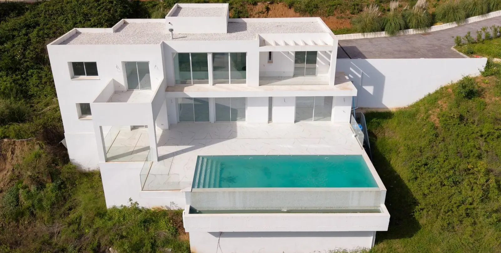 Sale of detached villa in La Mairena 21