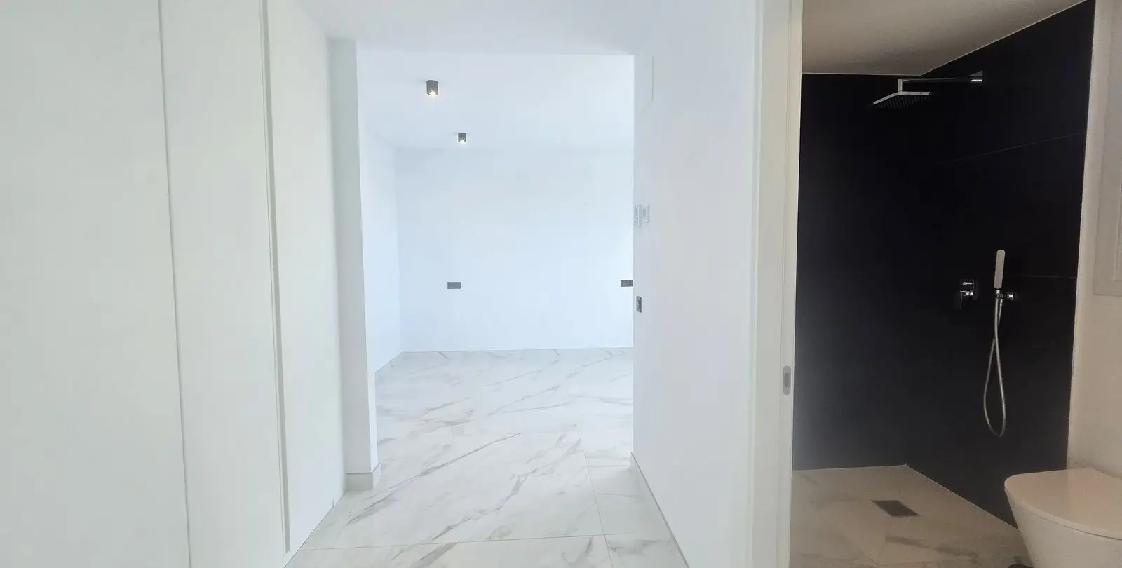 Sale of detached villa in La Mairena 23