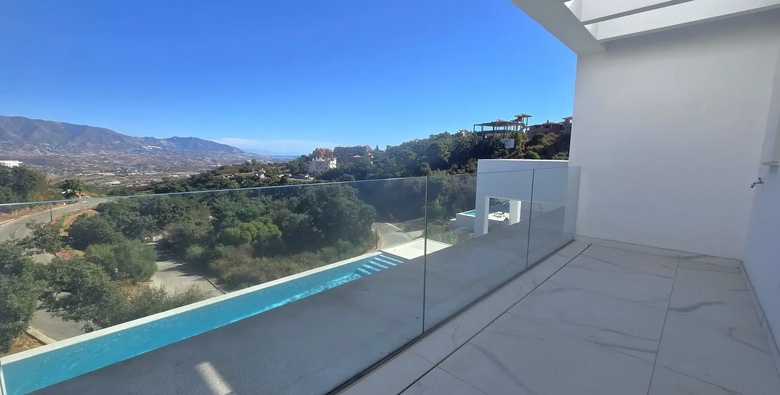 Sale of detached villa in La Mairena 25