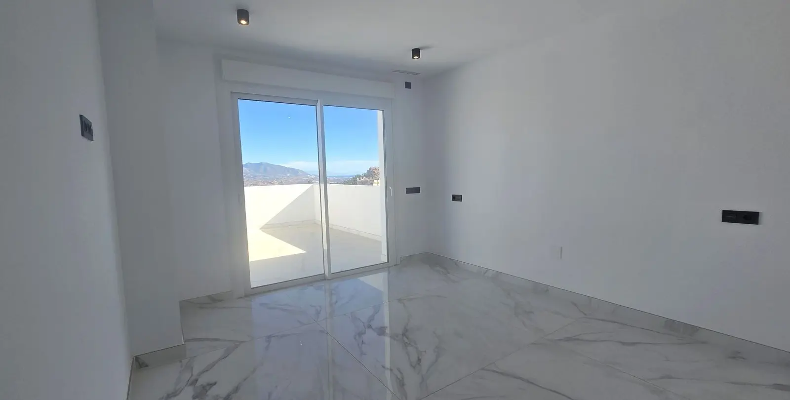 Sale of detached villa in La Mairena 26