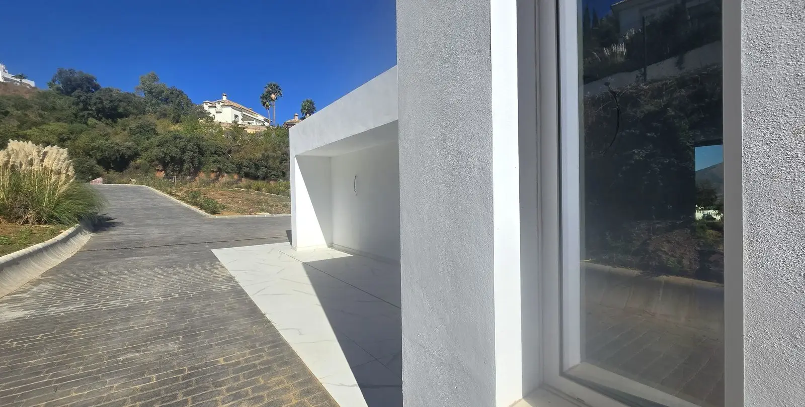 Sale of detached villa in La Mairena 28