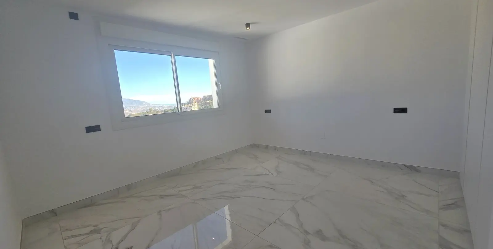 Sale of detached villa in La Mairena 33
