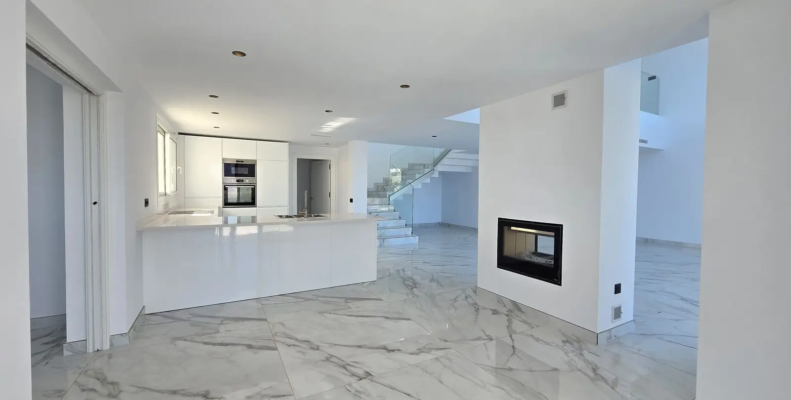Sale of detached villa in La Mairena 36