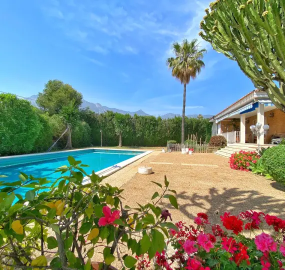 Продажа  отдельно стоящей виллы в Marbella