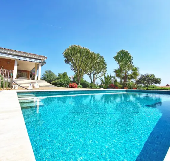 Продажа  отдельно стоящей виллы в Marbella