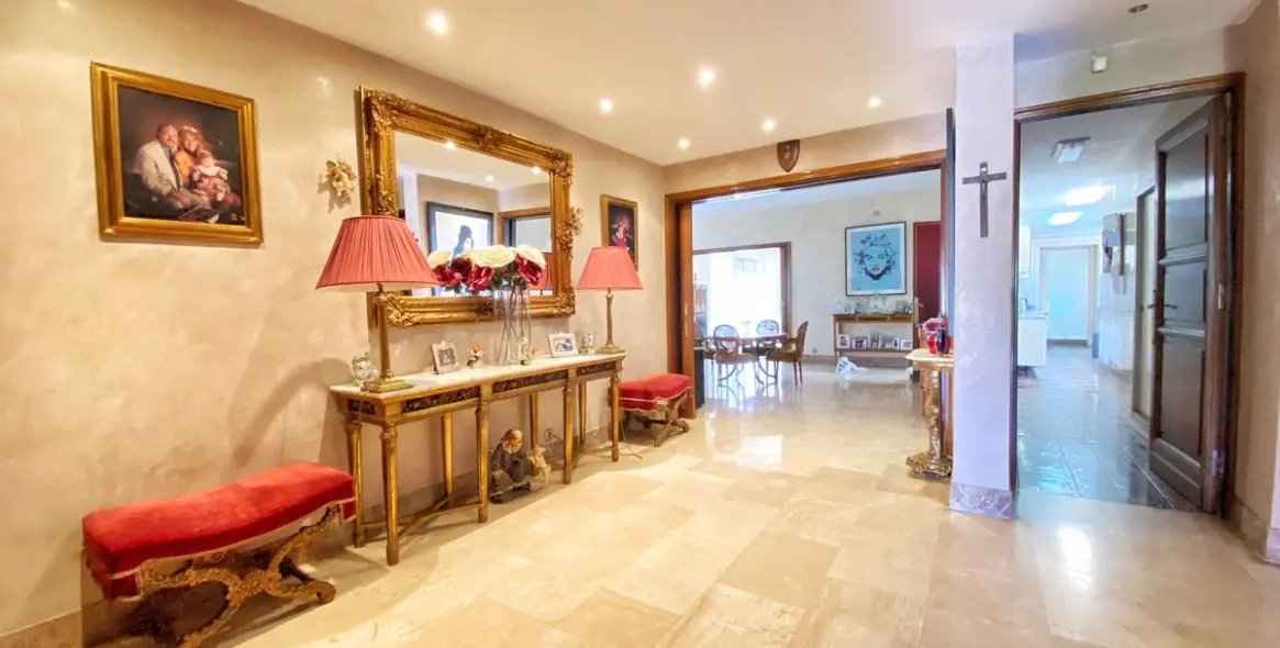 Sale of detached villa in Marbella 32