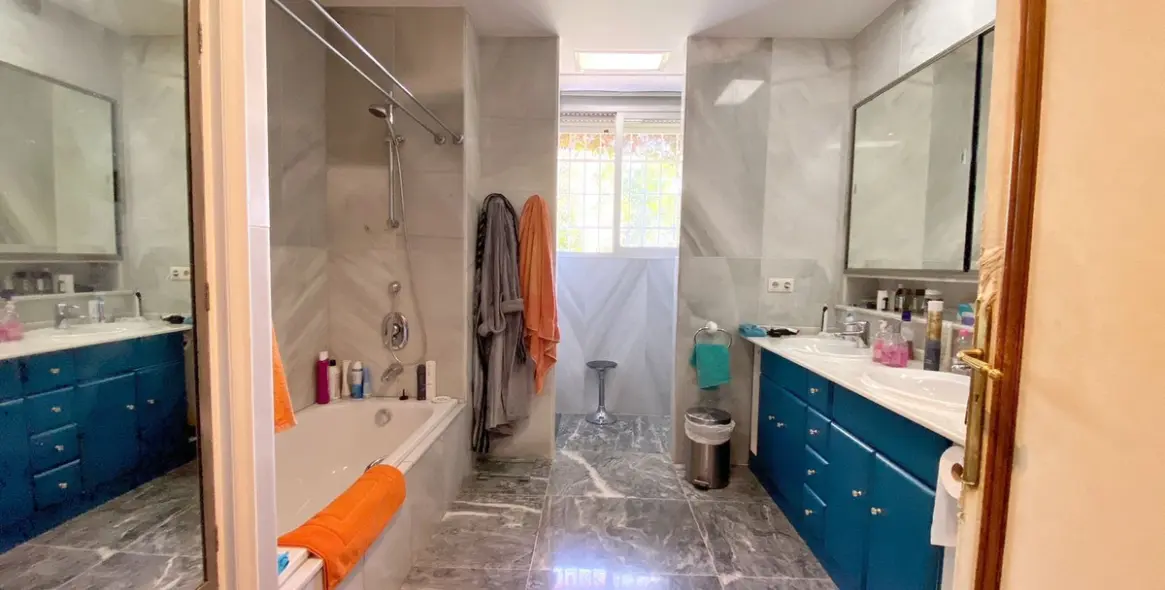 Sale of detached villa in Marbella 34