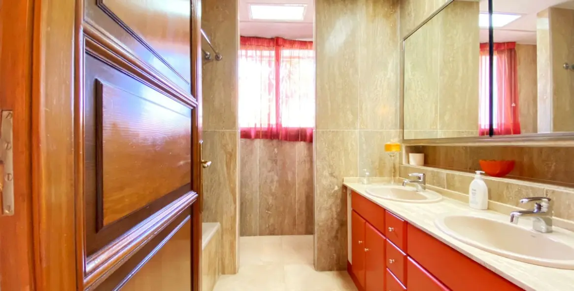 Sale of detached villa in Marbella 48