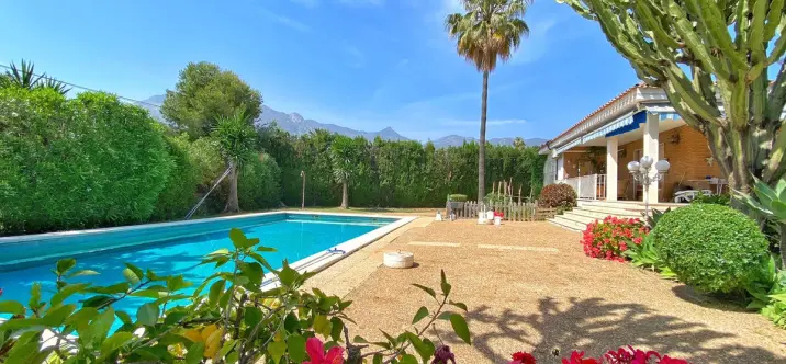 Sale of detached villa in Marbella 1