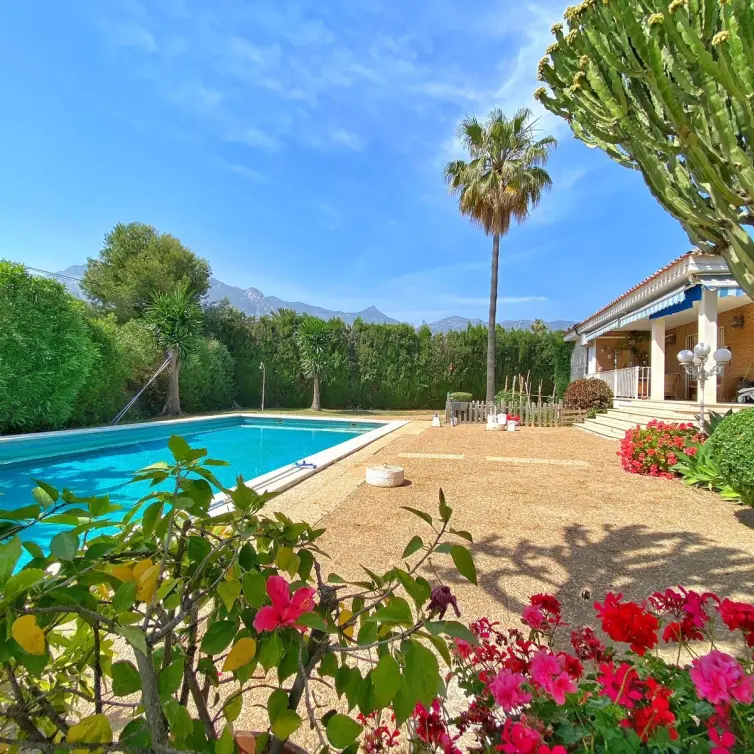 Продажа  отдельно стоящей виллы в Marbella