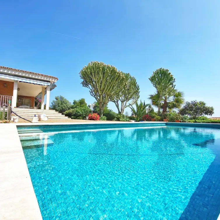 Продажа  отдельно стоящей виллы в Marbella