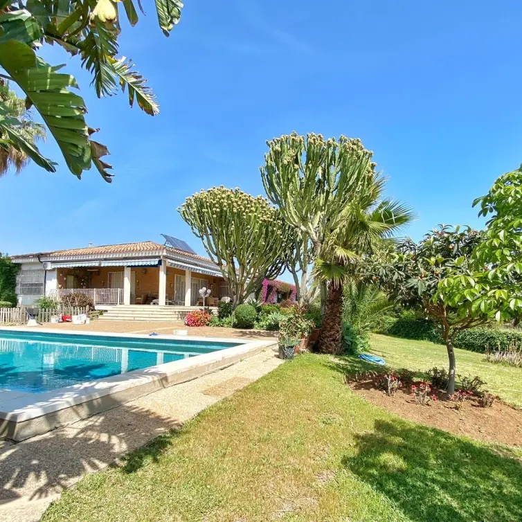 Продажа  отдельно стоящей виллы в Marbella