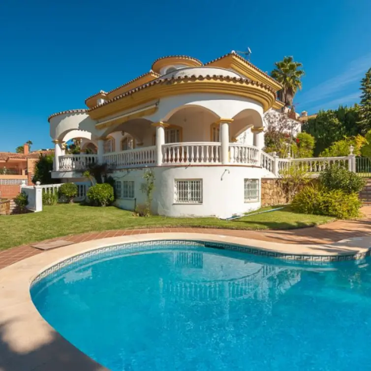 Sale of detached villa in Benalmadena