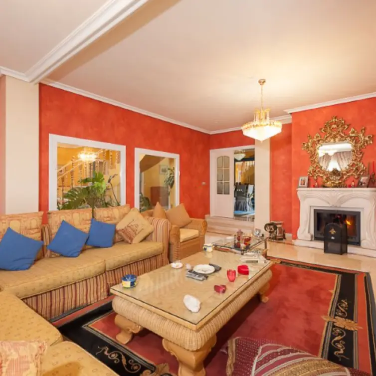 Sale of detached villa in Benalmadena