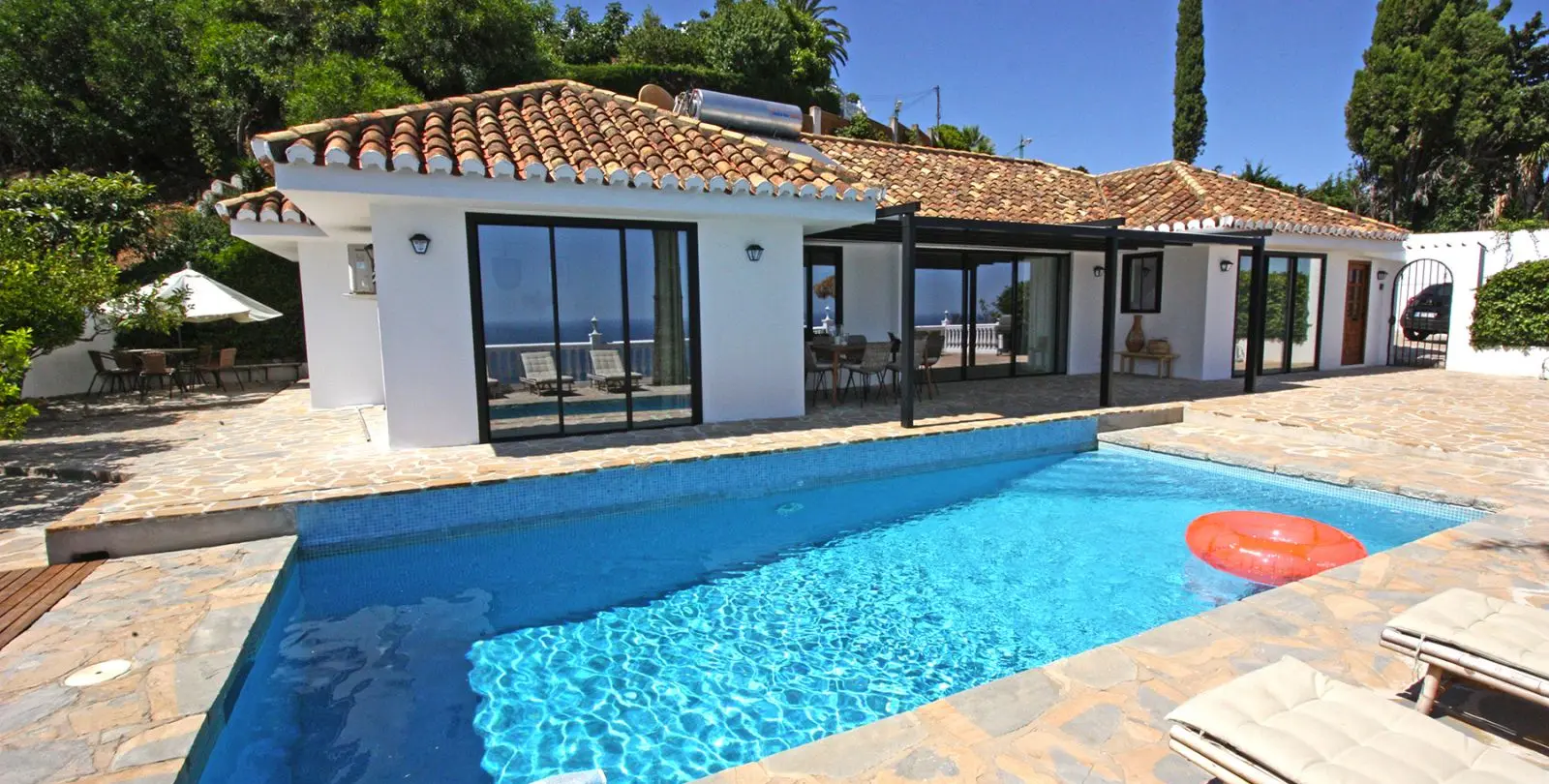 Sale of detached villa in La Capellania 4