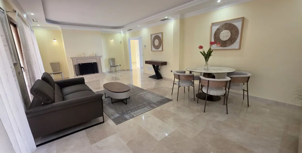 Продажа  отдельно стоящей виллы в Marbella East (район Hacienda Las Chapas) 3