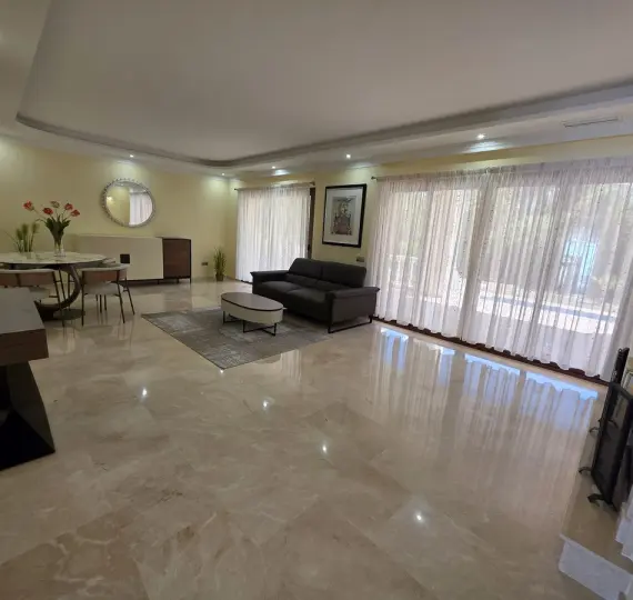 Oтдельно стоящая вилла R4765366