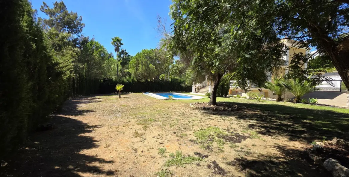 Продажа  отдельно стоящей виллы в Marbella East (район Hacienda Las Chapas) 8