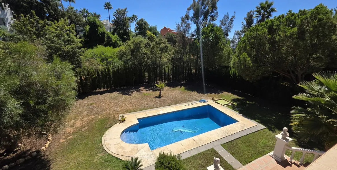 Продажа  отдельно стоящей виллы в Marbella East (район Hacienda Las Chapas) 9