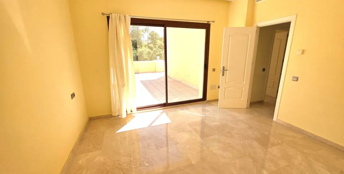 Продажа  отдельно стоящей виллы в Hacienda Las Chapas 22