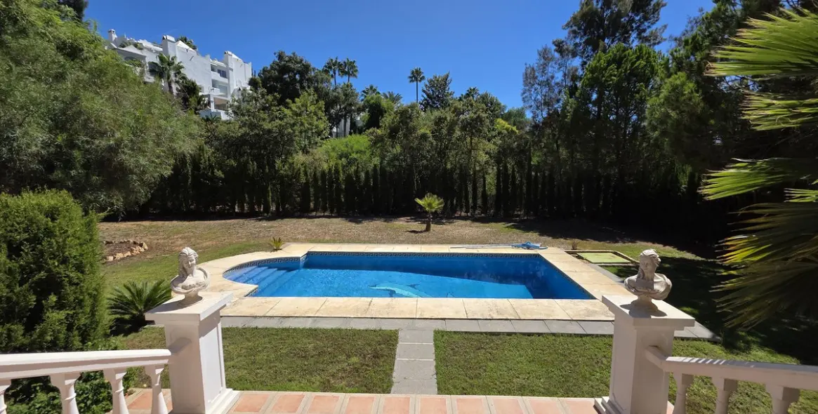 Продажа  отдельно стоящей виллы в Hacienda Las Chapas 24