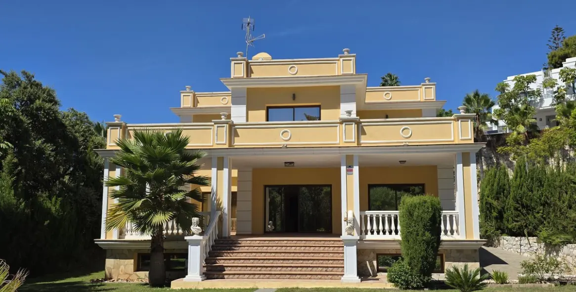 Продажа  отдельно стоящей виллы в Hacienda Las Chapas 26