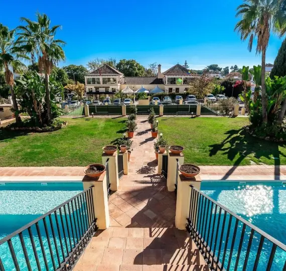 Semi-detached house R4783072