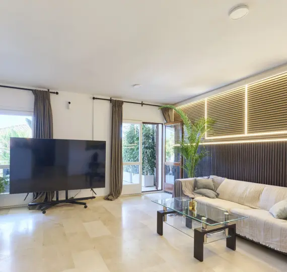 Semi-detached house R4783072