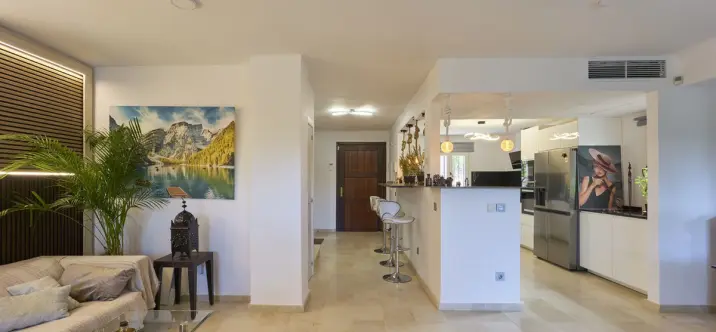 Semi-detached house R4783072 3