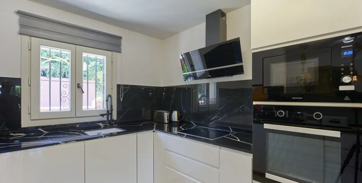 Sale of semi-detached house in Marbella (district The Golden Mile) 10