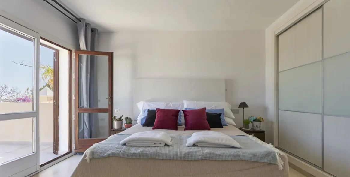 Продажа дома на две семьи в The Golden Mile 14