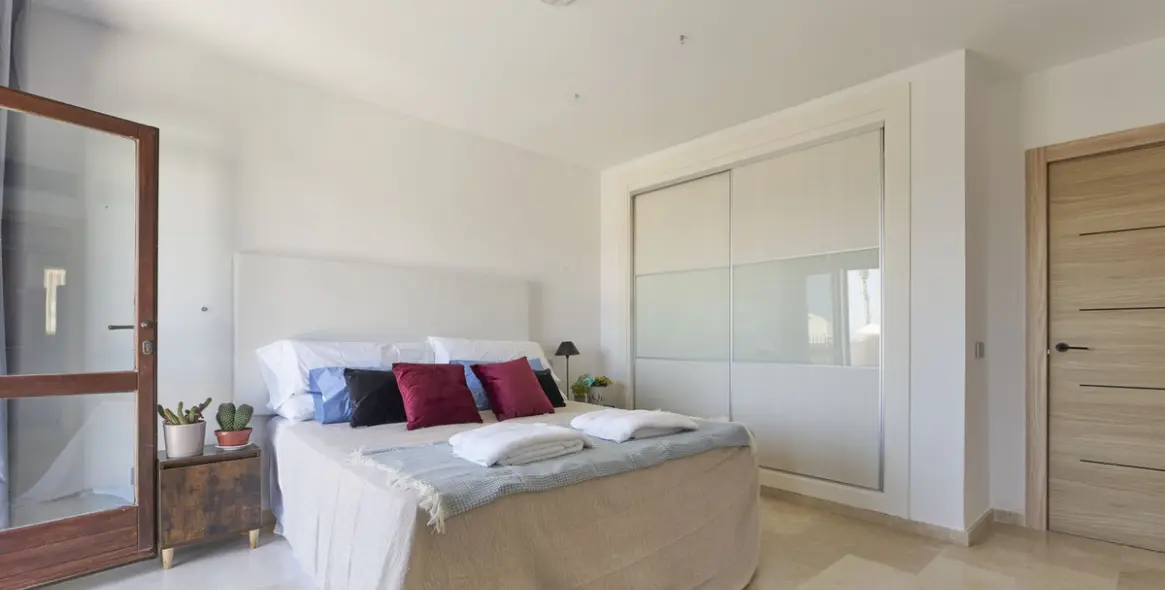 Продажа дома на две семьи в The Golden Mile 15