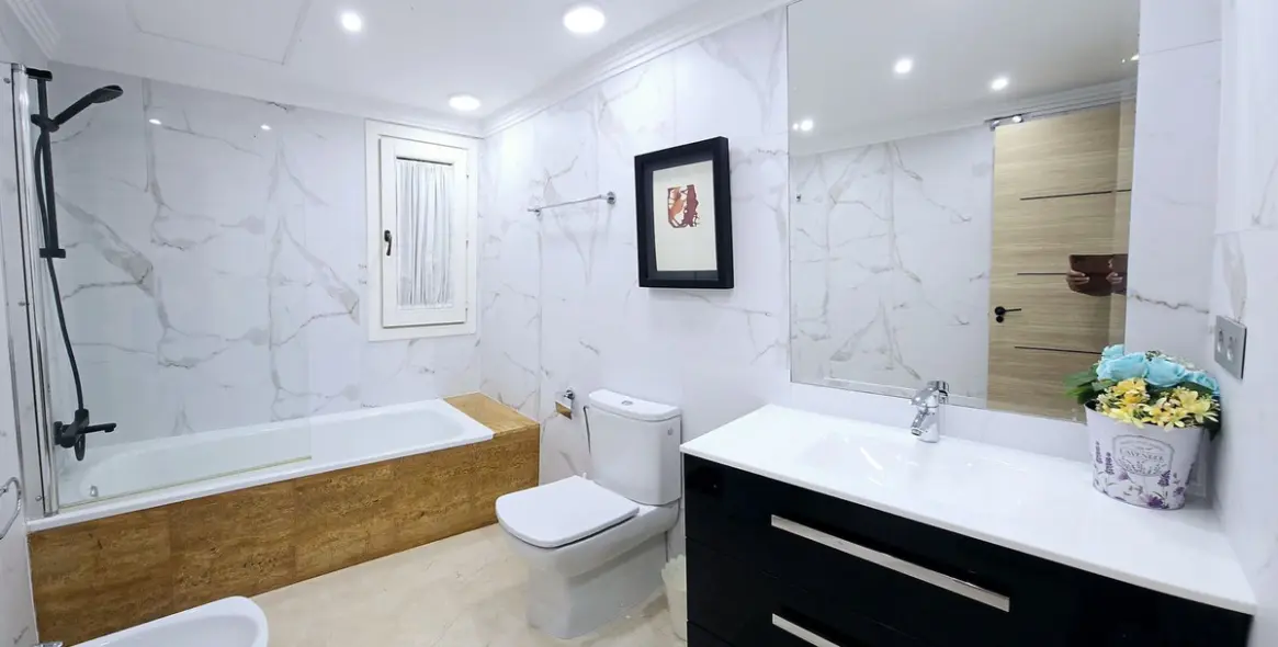 Продажа дома на две семьи в The Golden Mile 18