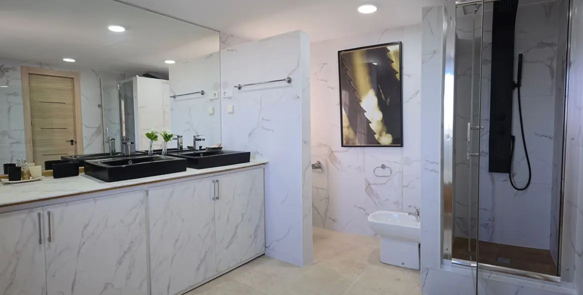 Продажа дома на две семьи в The Golden Mile 20